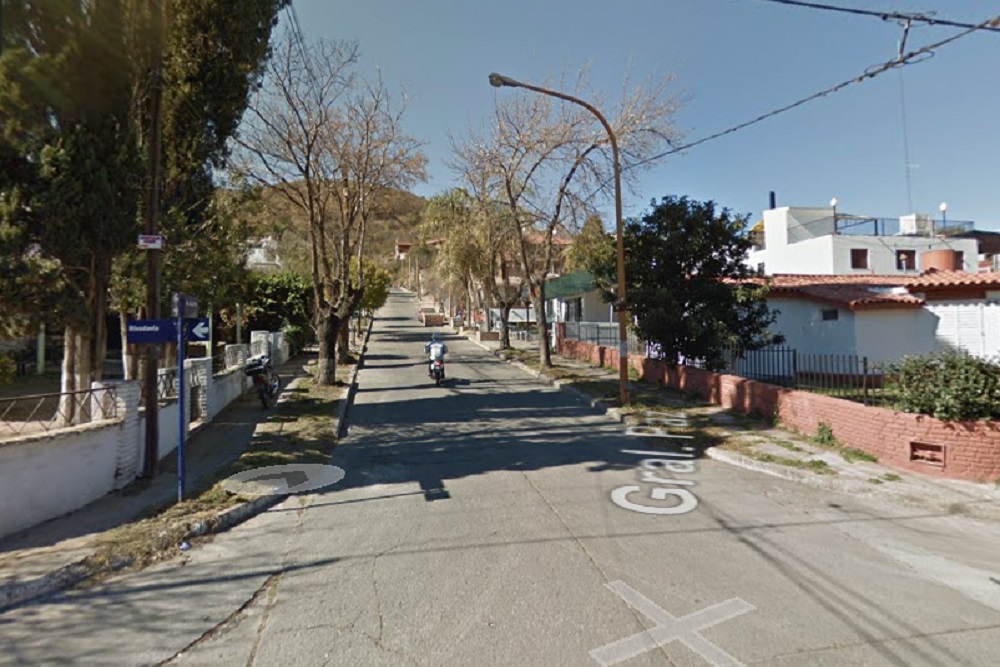 General Paz 700 Carlos Paz by Google Street View