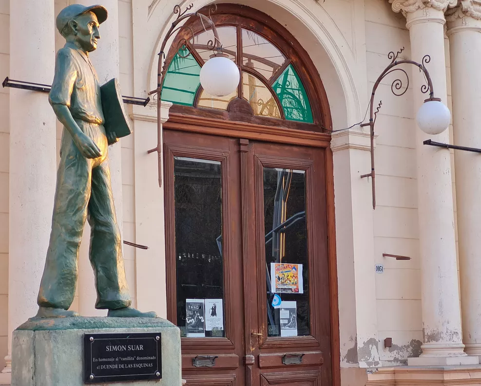 Monumento a Simón Suar y Sociedad Italiana