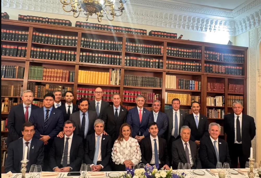 Santilli y gobernadores en París