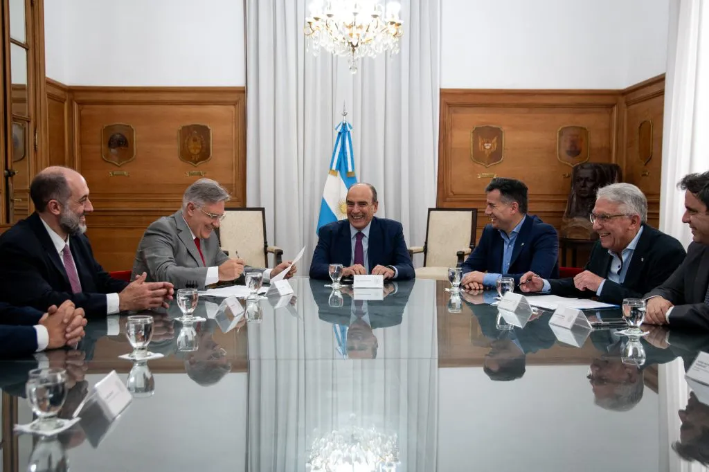 llaryora y francos