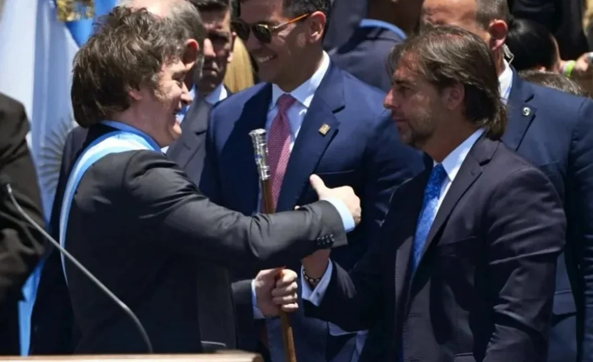 Lacalle Pou y Milei by na