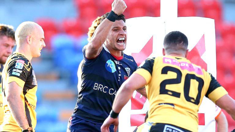 El apertura Matt Toomua celebra con su conversión, la promoción de Rebels a los playoffs