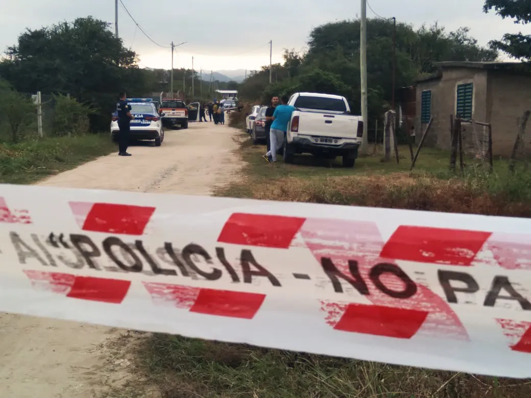 Hallaron cuerpos de dos jóvenes sin vida en Villa Camiares 2
