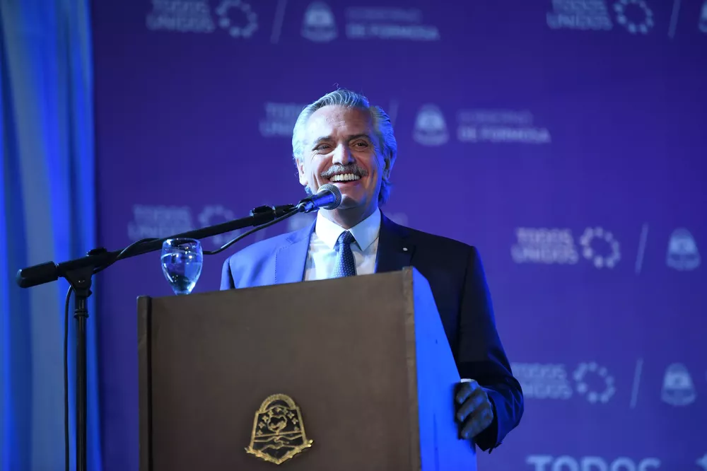 Alberto Fernández  by @alferdez