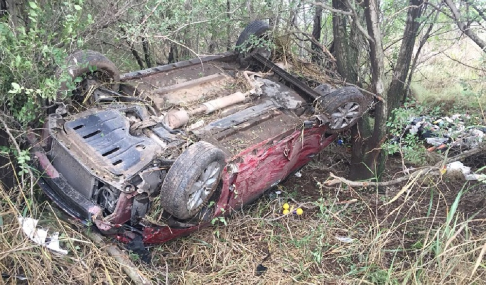 Dos heridos tras un espectacular vuelco en ruta 30