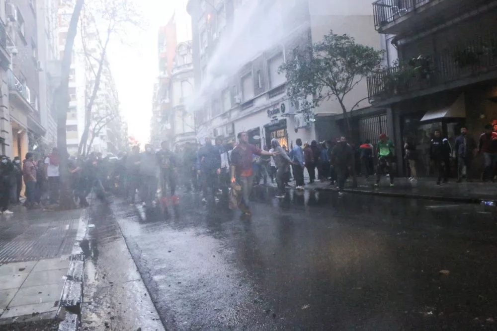 Represiónn en REcoleta by Emergentes