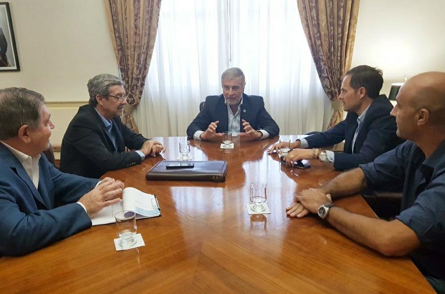 Ministro-Avalle-y-Ministro-Aguad reunion fabricas militares by prensa gob