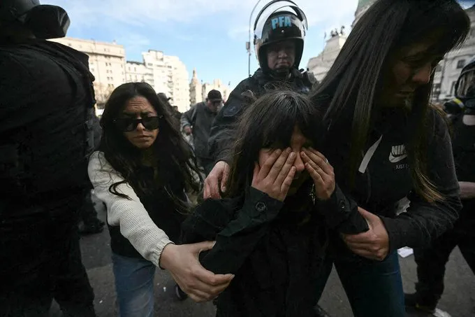 Niña gaseada por la Policía by gentileza