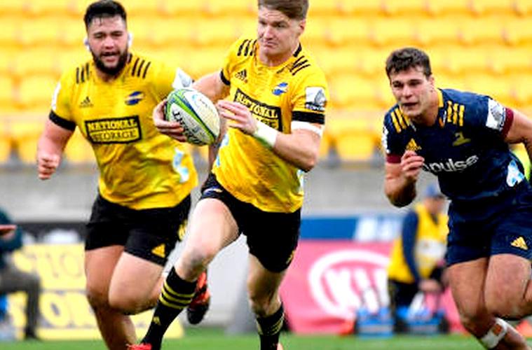 El full back All Black Jordie Barrett, marcó el camino para remontar la tabla